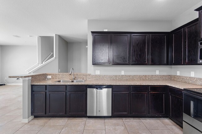 Building Photo - 6562 S Goldenrod Rd