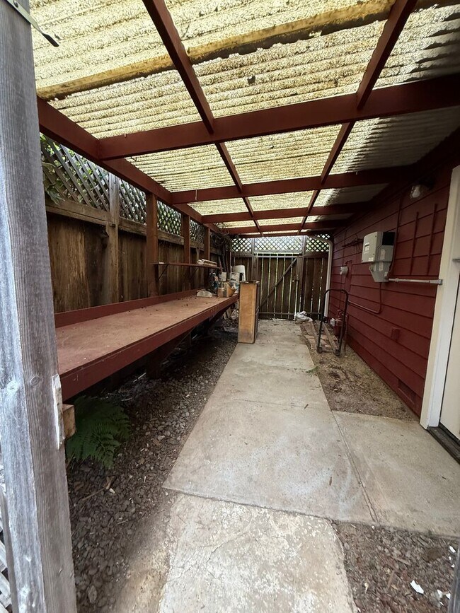 Building Photo - Experience the perfect blend of comfort, s...