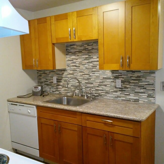 Building Photo - Cedarcrest Apart - 3
