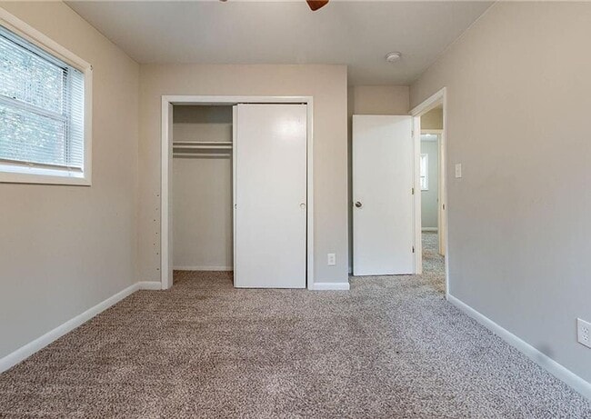 Building Photo - 1410 Willow Dr