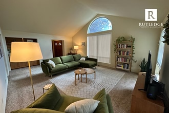 Building Photo - Spacious 3 Bedroom, 2 Bath Home in a Quiet...