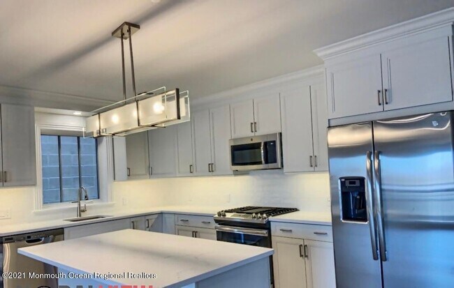 Building Photo - 57-61 Brighton Avenue Unit 303