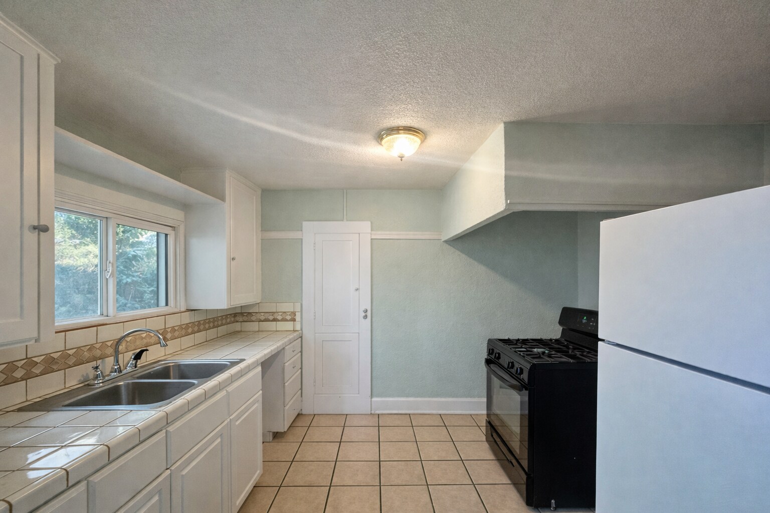 Building Photo - 745 E Home Ave