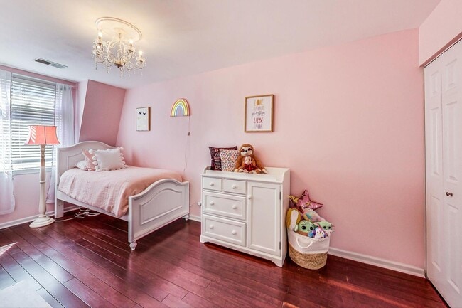 Building Photo - 1351 W Altgeld St