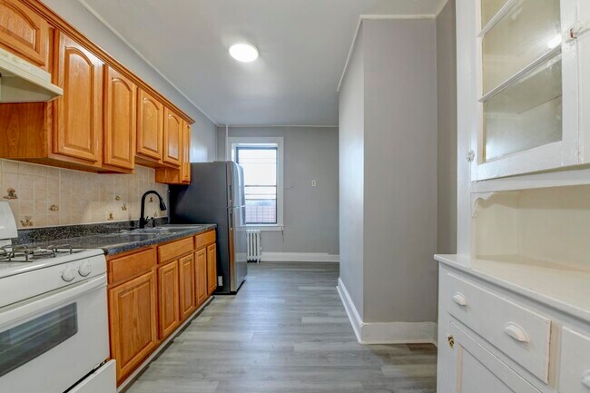 Building Photo - 901 Grand Ave