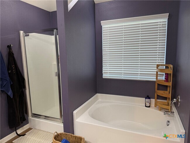 Building Photo - 1126 Neuberry Cliffe