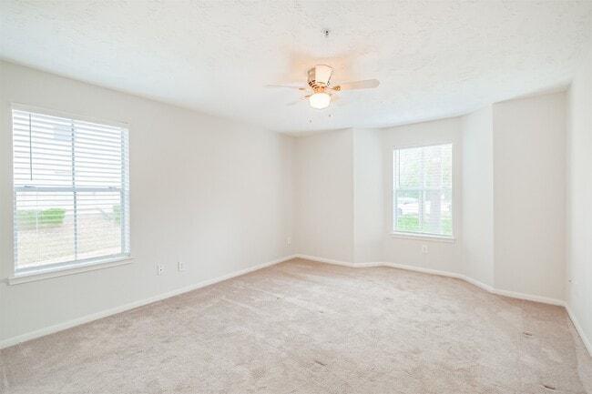 Building Photo - 8051 Bay Branch Dr