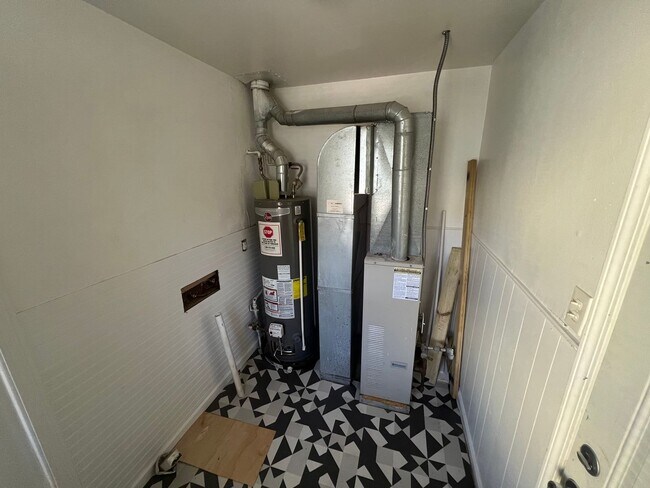 Building Photo - 2-bedroom, newly remodeled home on Flint's Southwest side.