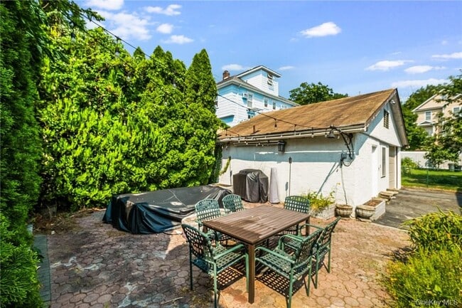 Building Photo - 57 Circuit Ave