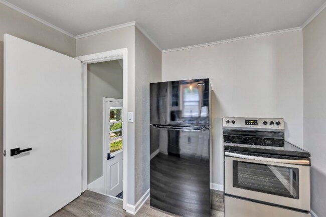 Building Photo - 710 Grignon St