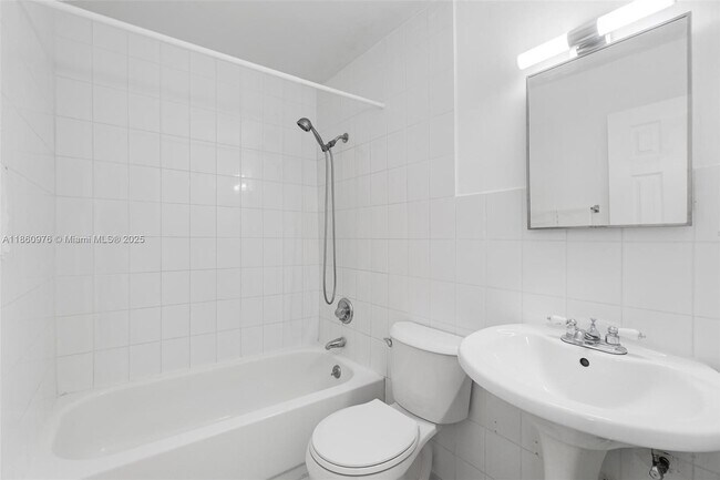 Building Photo - 1107 El Rado St