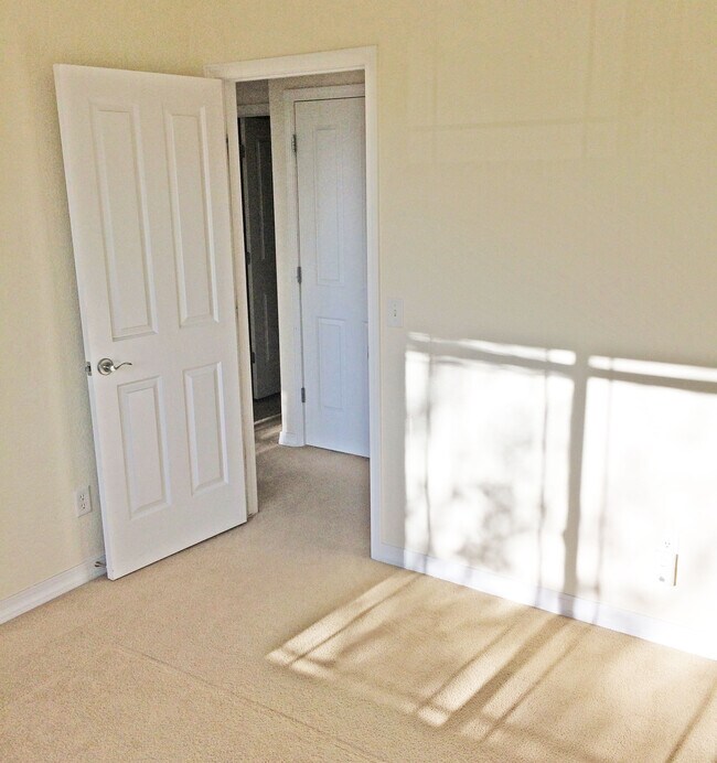Building Photo - 804 Summer Hawk Dr