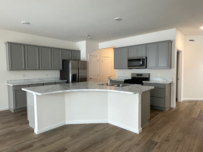 Building Photo - 5924 Hawkweed Dr