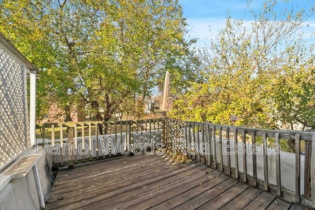 Building Photo - 926 Booth St