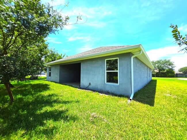 Building Photo - 1102 Laconia St