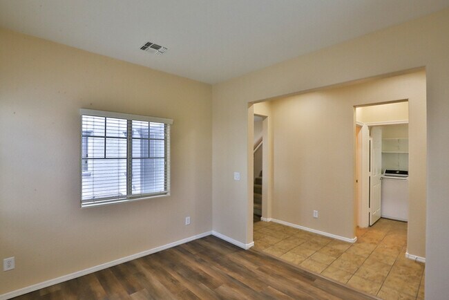 Building Photo - 501 N Citrus Ln
