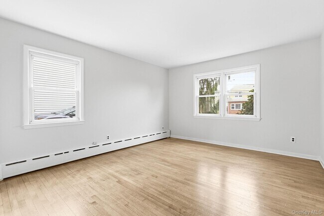 Building Photo - 222 Park Ave E