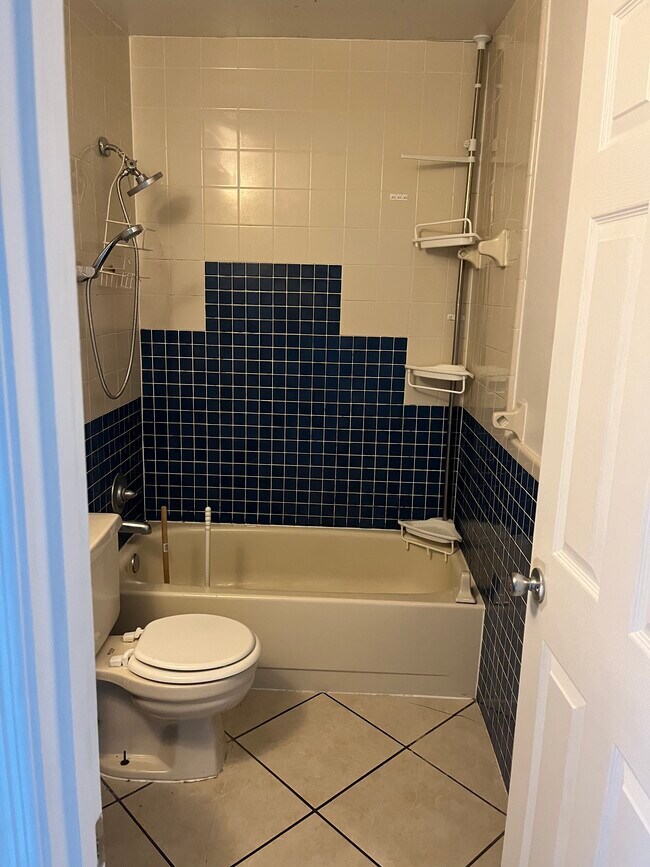 Building Photo - 4973 Riveredge Dr