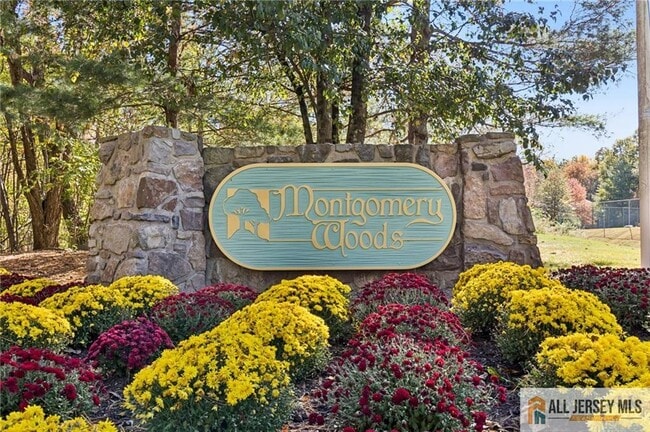 Building Photo - 10 Brookline Ct