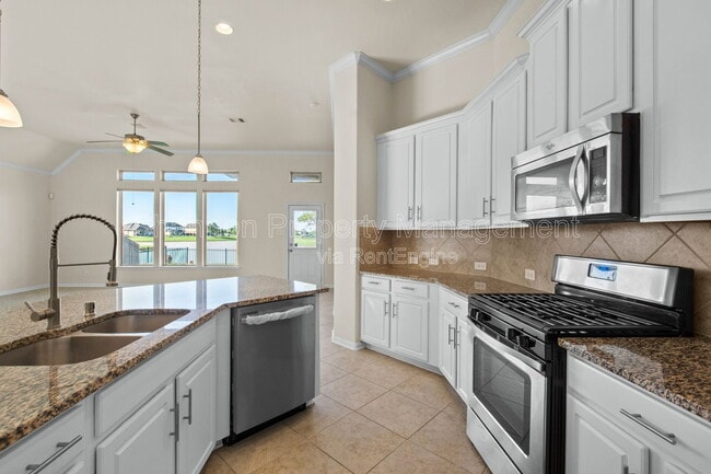 Building Photo - 9430 Harmony Lake Ln