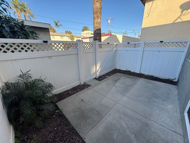 Building Photo - 3363rex