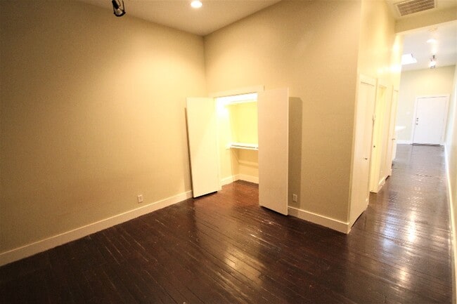 Building Photo - 319 S Flores St