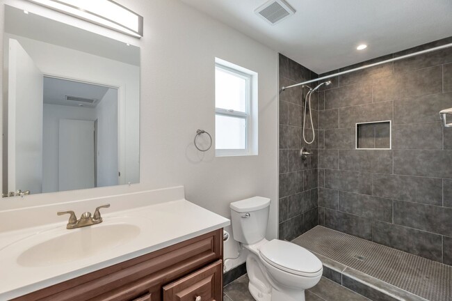 Building Photo - 5-Bedroom Tempe Home with Private Pool & Turf Yard Near ASU