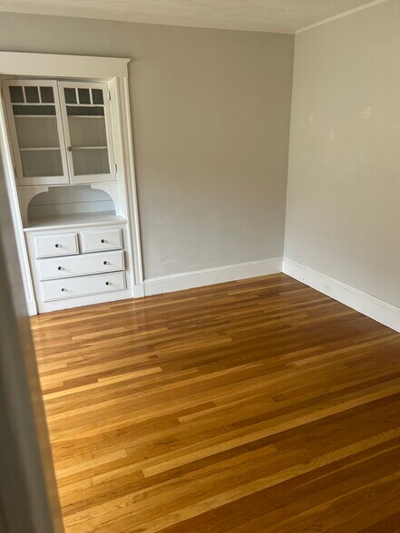 Building Photo - 48 Standish St