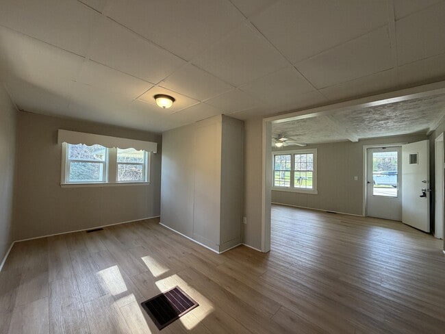Building Photo - 607 C St