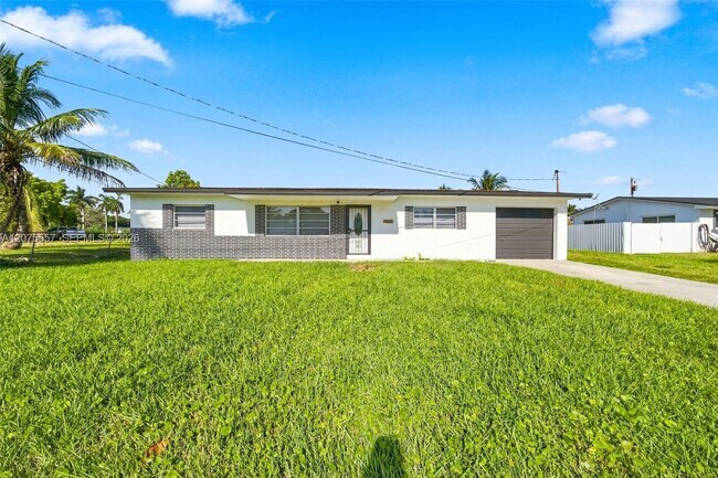 Building Photo - 11000 NW 21st Ct