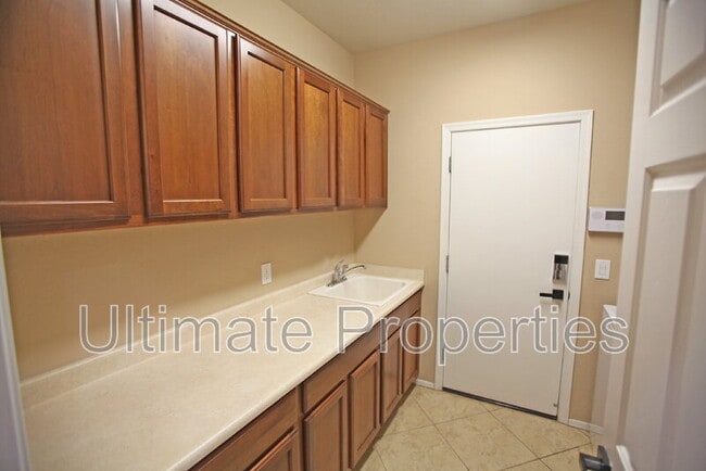 Building Photo - 18028 W Golden Ln