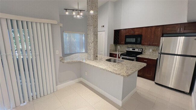 Building Photo - 2881 N Oakland Forest Dr
