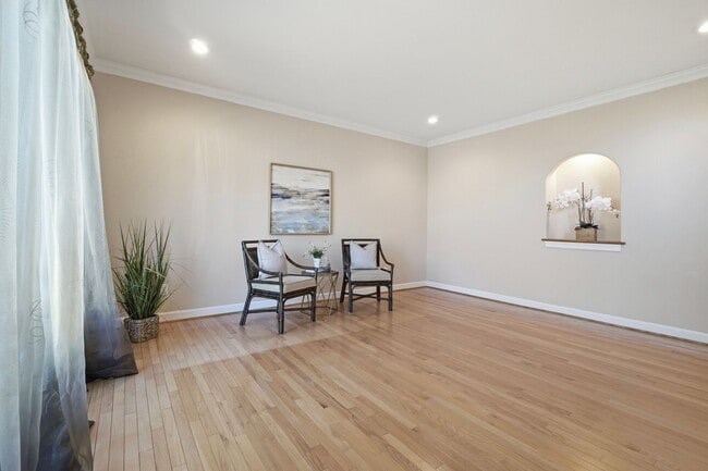 Building Photo - Ready NOW in The Reserve at Great Neck, Top-Rated Schools, Pet Friendly