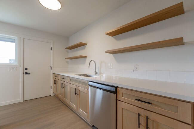 Building Photo - Crowne Pointe Apartment Homes
