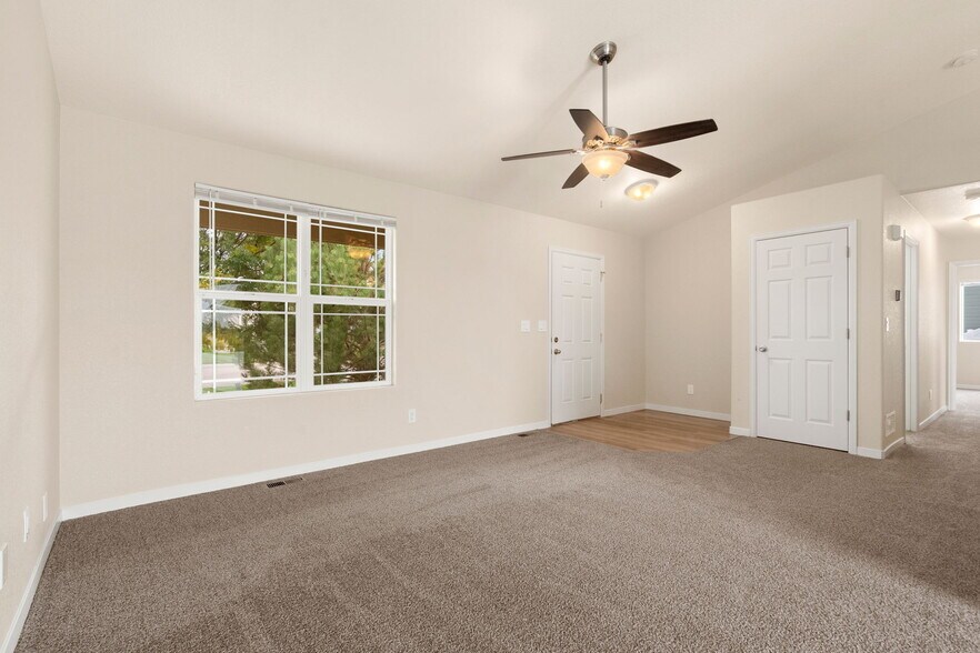 Building Photo - 3761 Mt Flora St