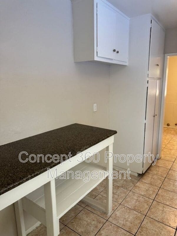 Building Photo - 9332 1/4 ELM VISTA DR