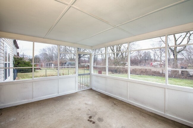 Building Photo - 3 bed 2.5 bath 2 story 2 car attached gara...