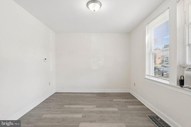 Building Photo - 540 46th St