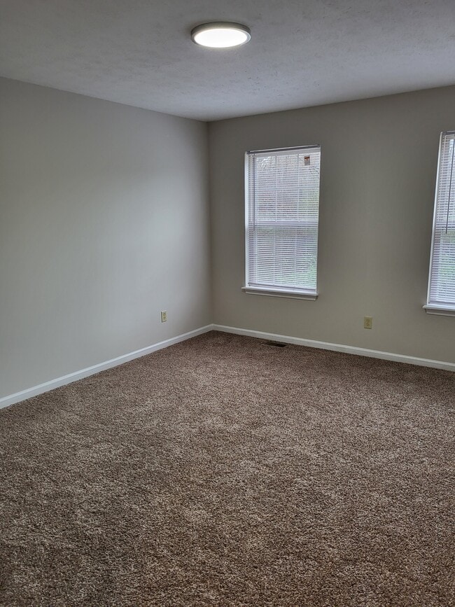 Building Photo - 104 Kayla Dr
