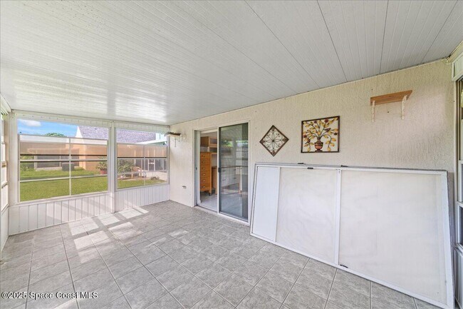 Building Photo - 2165 Redwood Cir