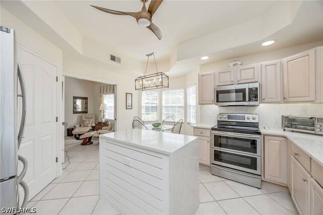 Building Photo - 8200 Saratoga Dr