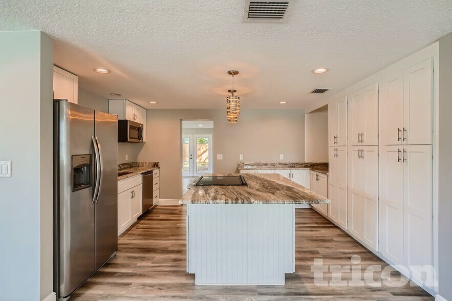 Building Photo - 5285 86th Ave