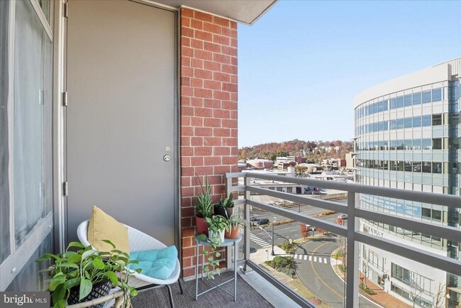 Building Photo - 3600 S Glebe Rd