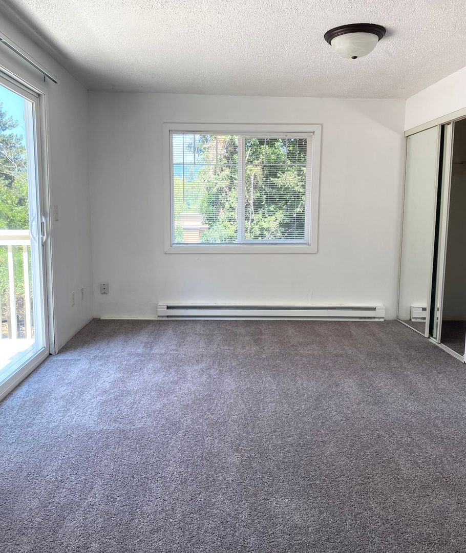 Building Photo - 5704 SW Beaverton Hillsdale Hwy
