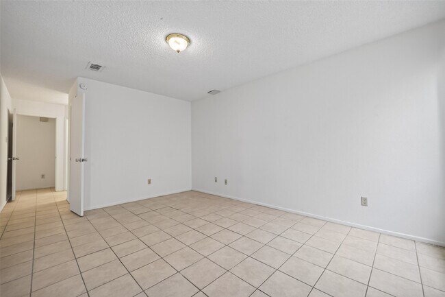 Building Photo - 9435 Pagewood Ln