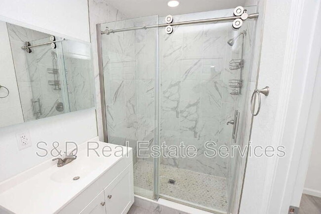 Building Photo - 3032 Spirit Lake Dr