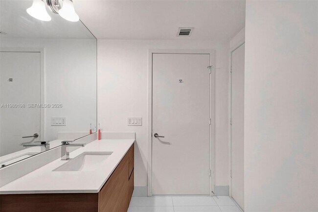 Building Photo - 460 NE 28th St