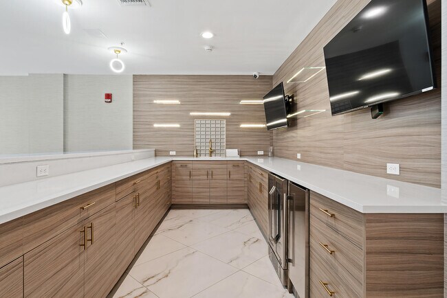 Building Photo - 5200 N Ocean Dr