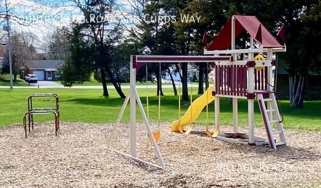 Building Photo - 671 Country Club Rd