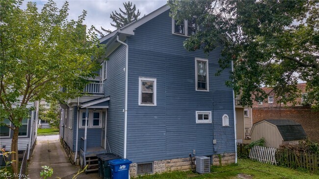 Building Photo - 1372 Bonnieview Ave